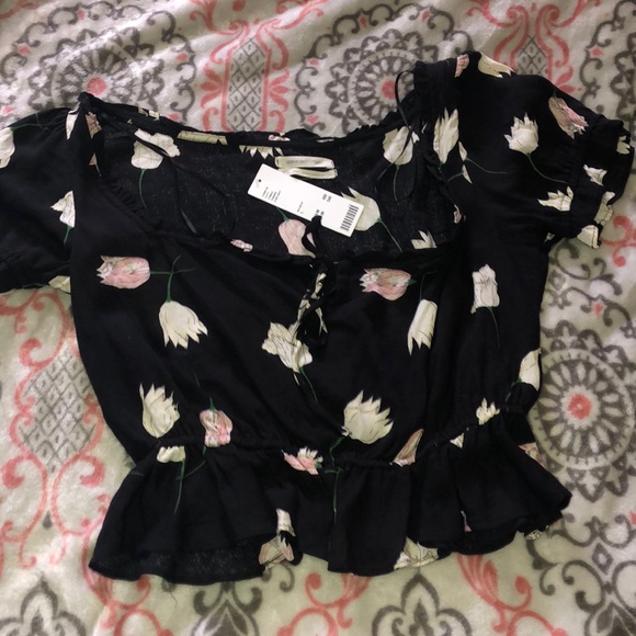 Urban Outfitters Floral Top - Picture 2 of 11